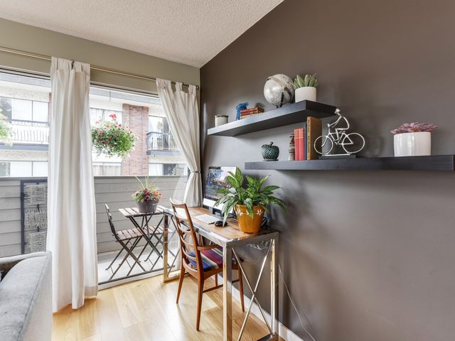 61982 at 321 - 206 15th Street E, North Vancouver