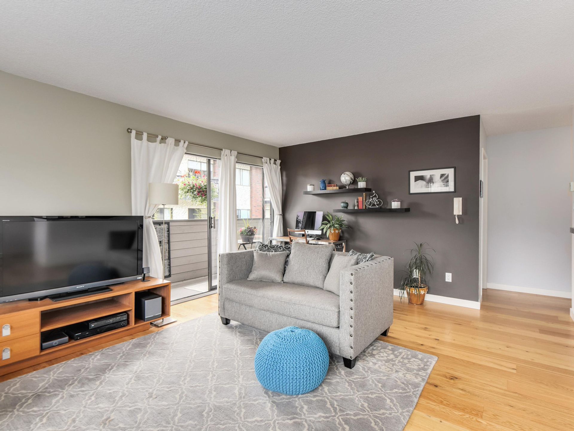 61952 at 321 - 206 15th Street E, North Vancouver