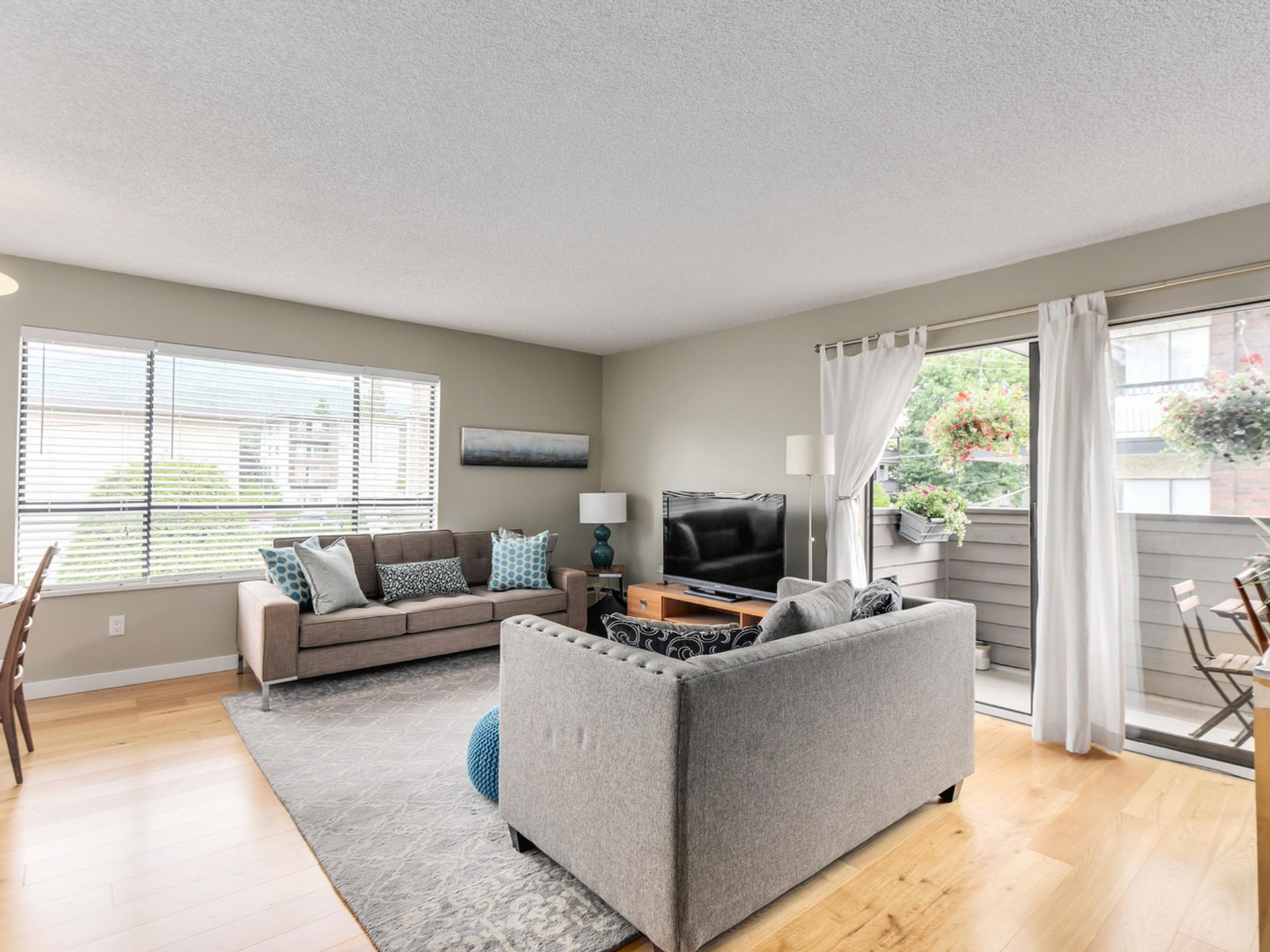 61955 at 321 - 206 15th Street E, North Vancouver