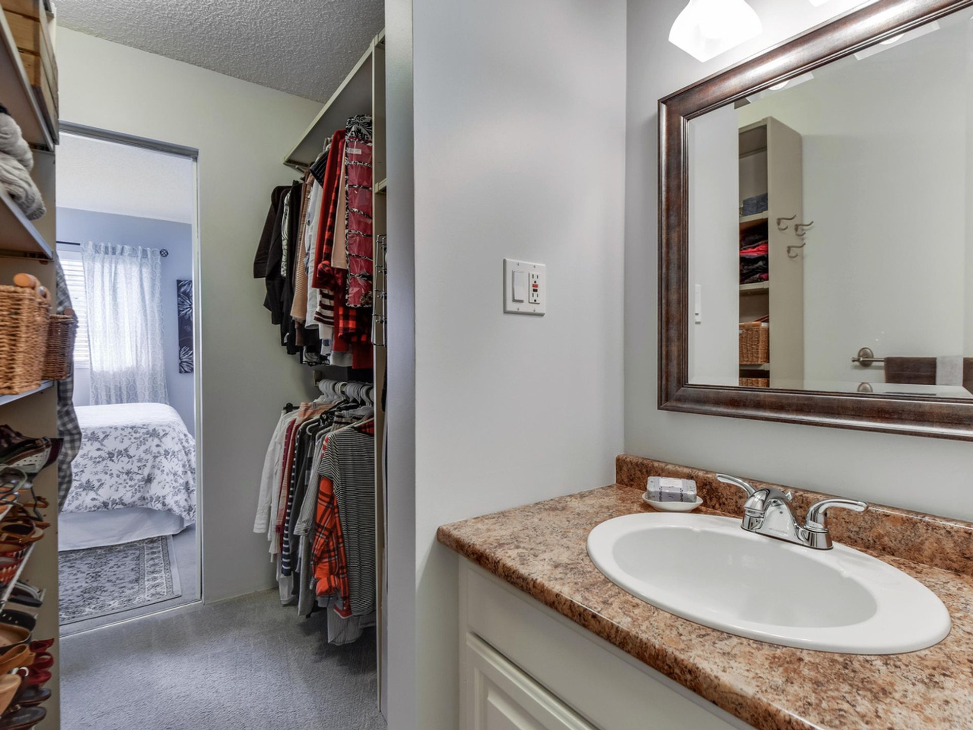 61970 at 321 - 206 15th Street E, North Vancouver