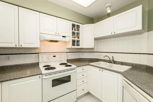 62049 at 301 - 250 4th Street W, North Vancouver