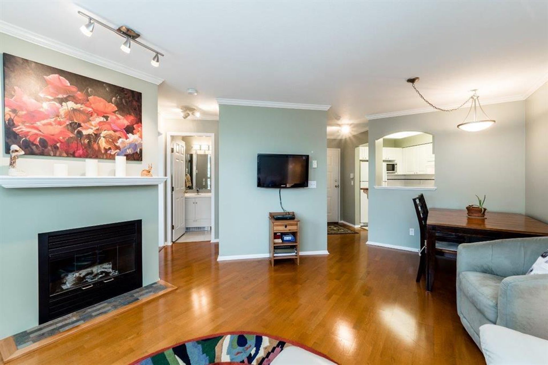 62043 at 301 - 250 4th Street W, North Vancouver