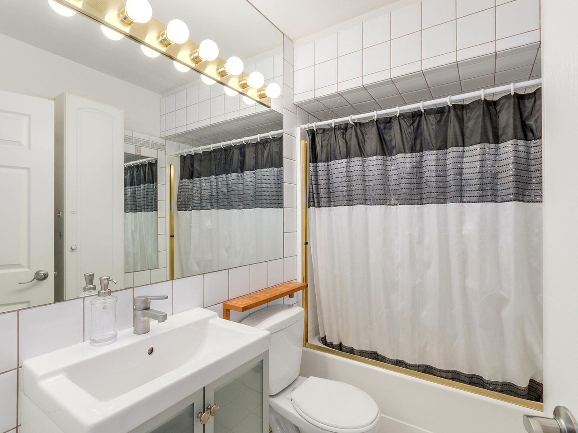 62132 at 151 - 3300 Capilano Road, North Vancouver