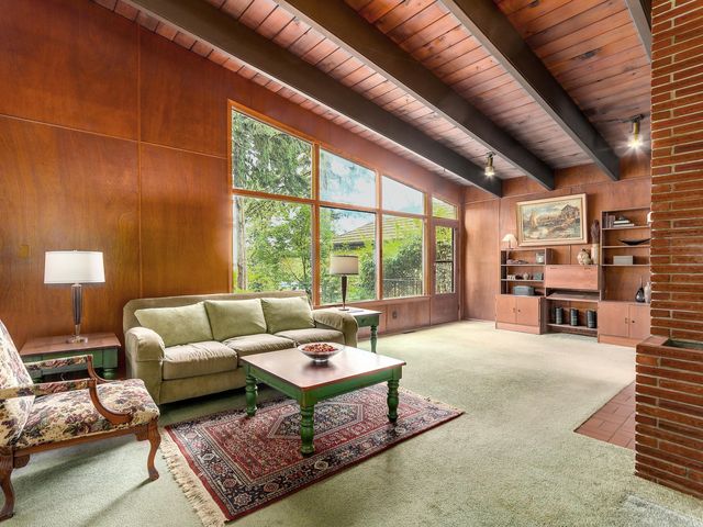 62155 at 159 Kensington, North Vancouver