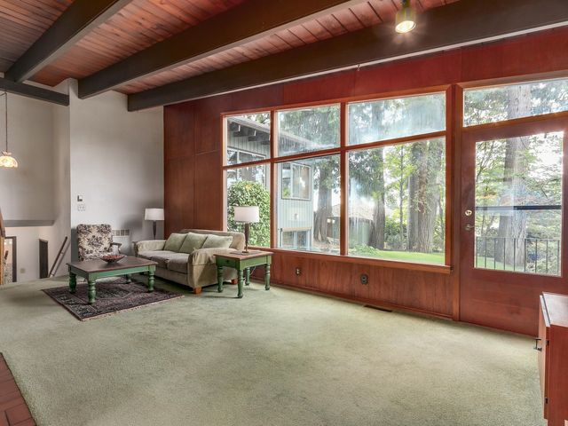 62158 at 159 Kensington, North Vancouver