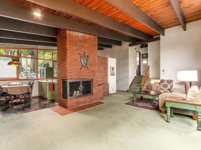 62161 at 159 Kensington, North Vancouver