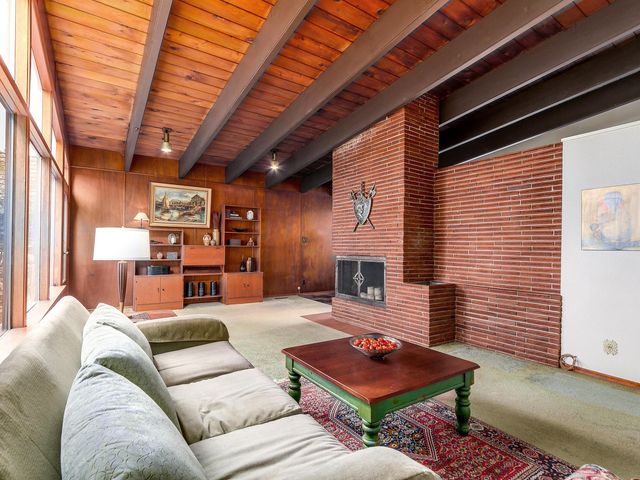 62164 at 159 Kensington, North Vancouver