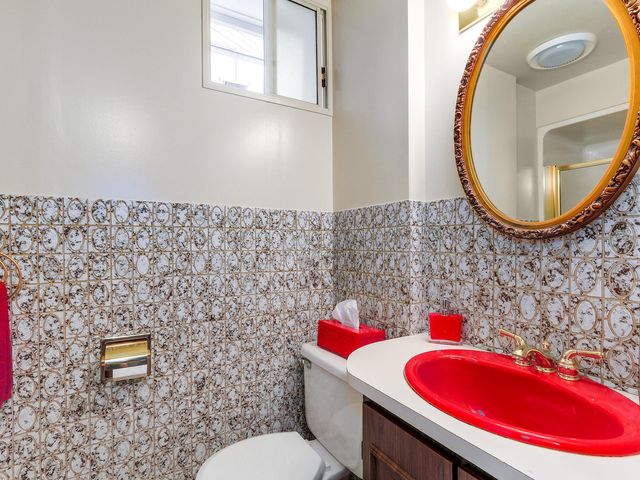 62209 at 159 Kensington, North Vancouver