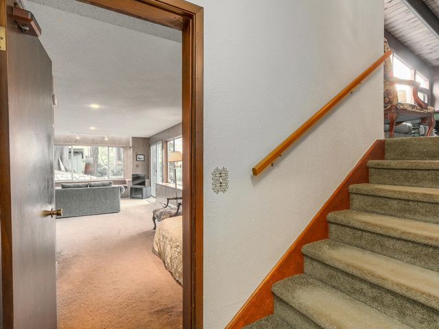 62212 at 159 Kensington, North Vancouver