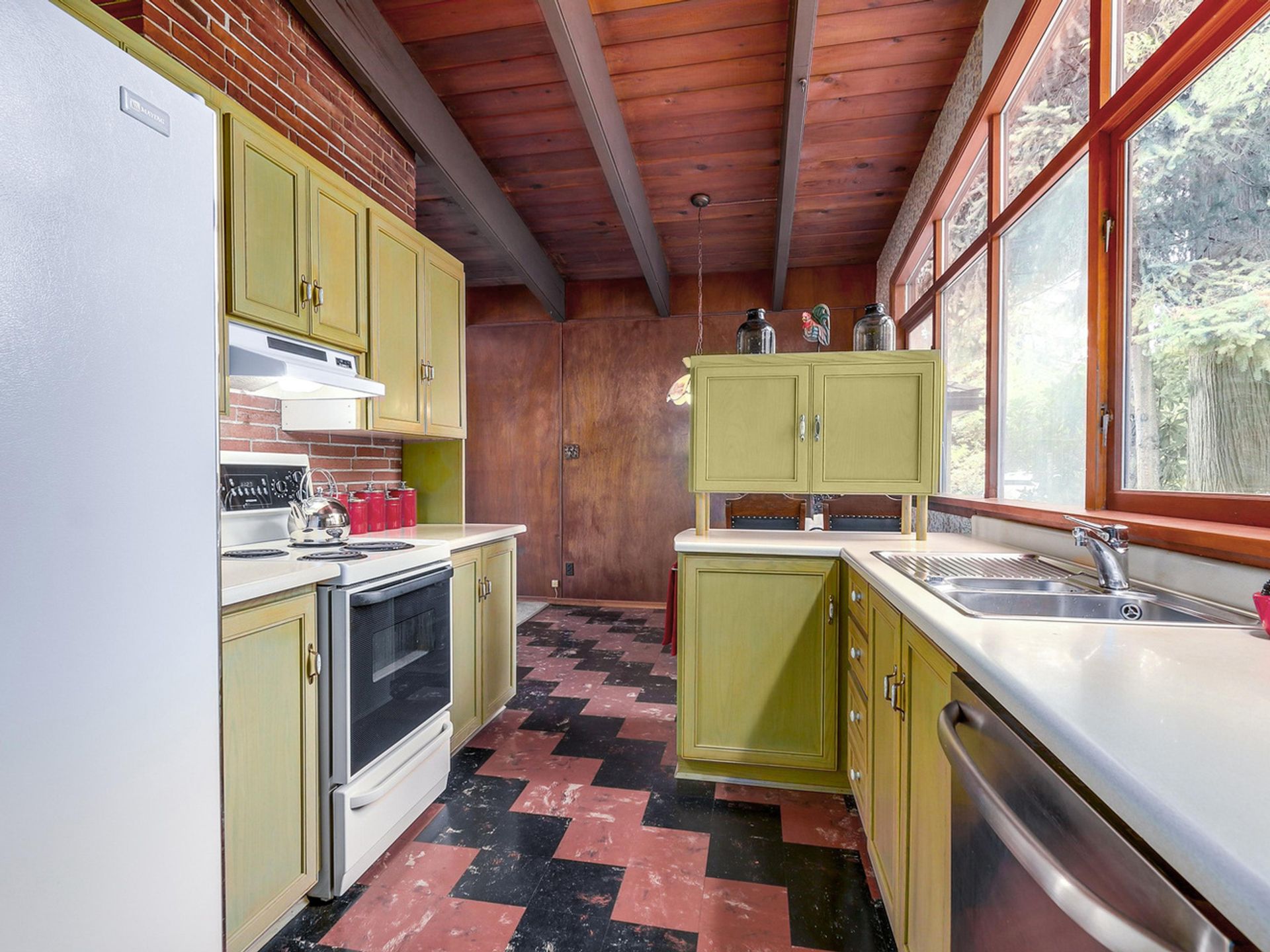 62179 at 159 Kensington, North Vancouver