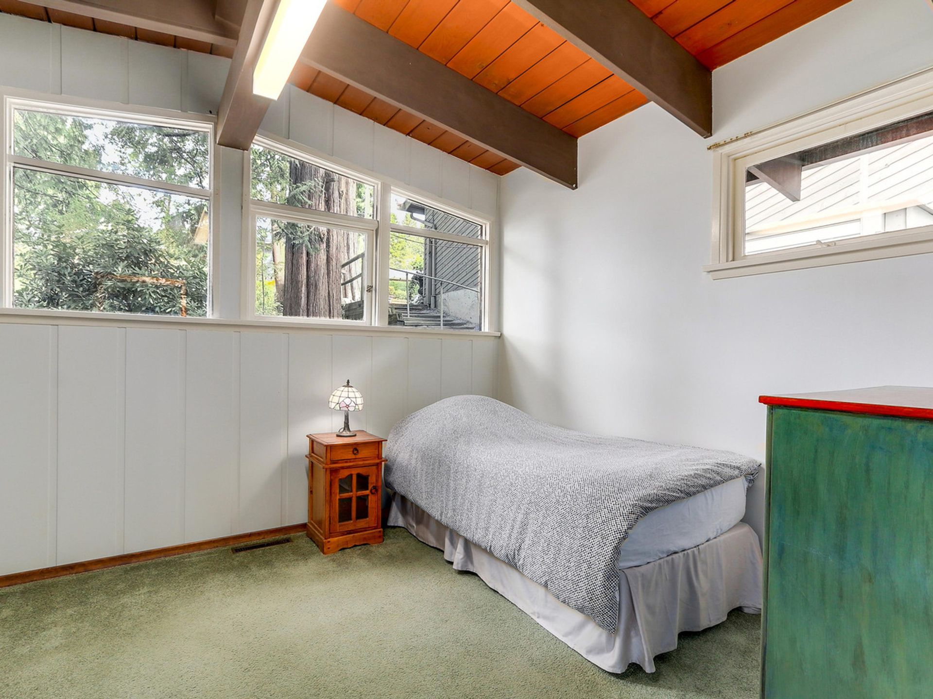 62182 at 159 Kensington, North Vancouver