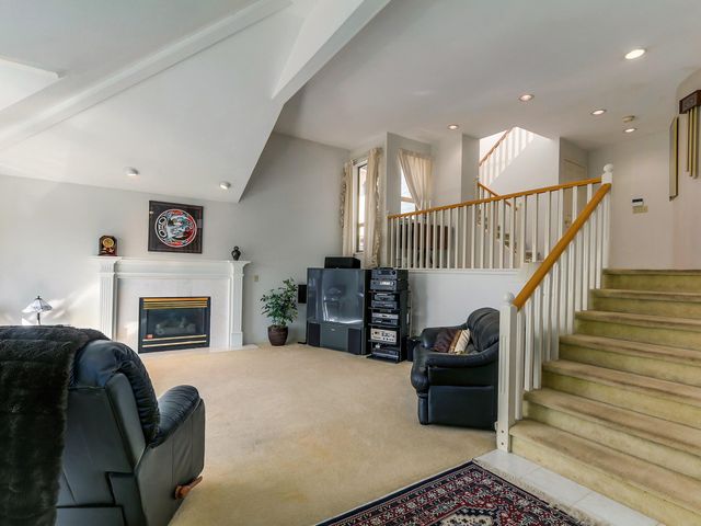 62389 at 1517 Lawson Avenue, North Vancouver