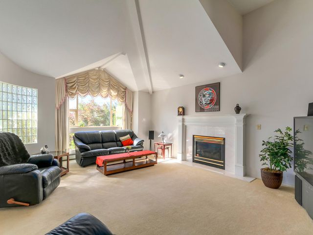 62392 at 1517 Lawson Avenue, North Vancouver