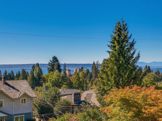 62428 at 1517 Lawson Avenue, North Vancouver