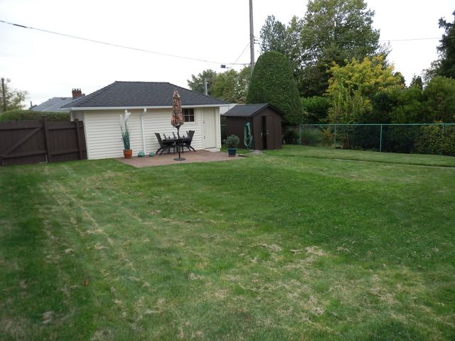 62589 at 533 16th Street E, North Vancouver