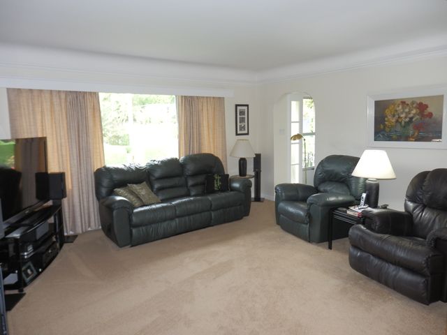 62610 at 533 16th Street E, North Vancouver