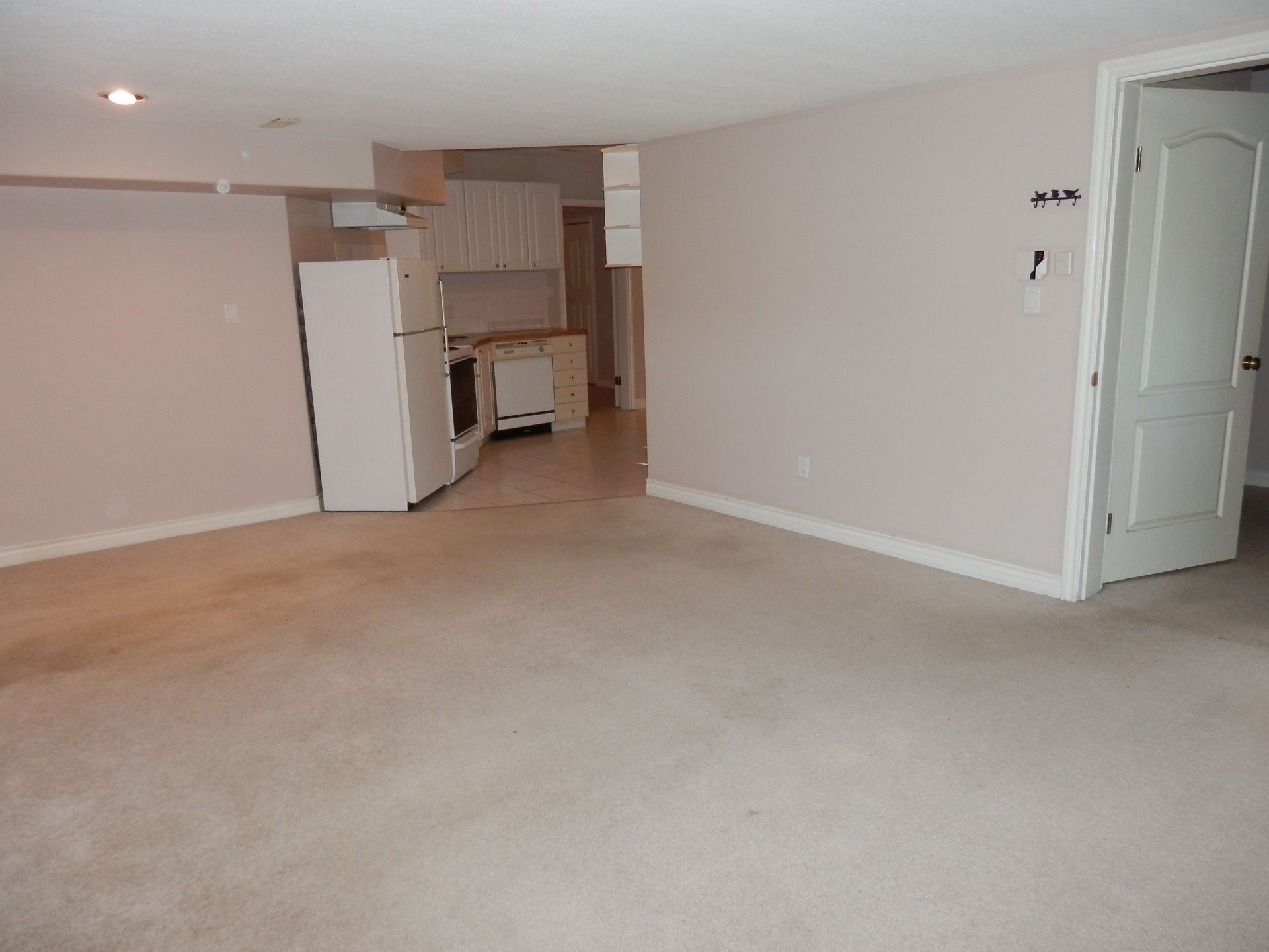 62765 at 192 Montroyal Boulevard, North Vancouver