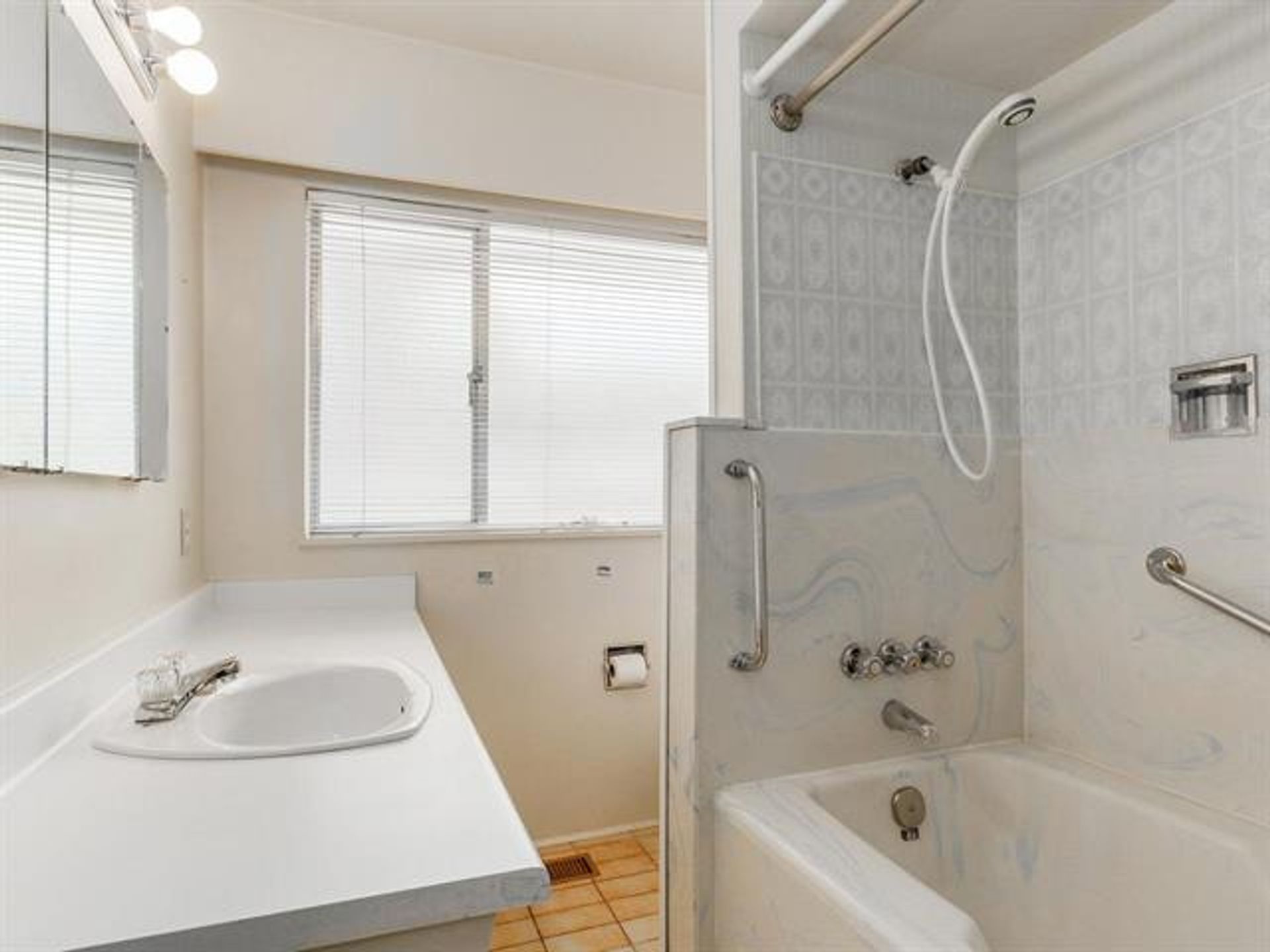 63036 at 1705 Arborlynn Drive, North Vancouver