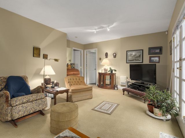 63152 at 1033 Kennedy Avenue, North Vancouver