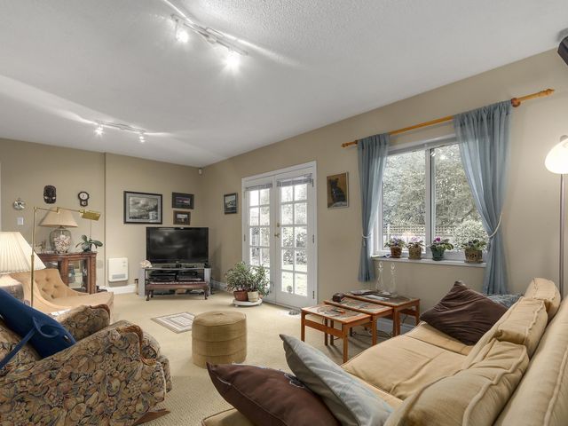 63164 at 1033 Kennedy Avenue, North Vancouver