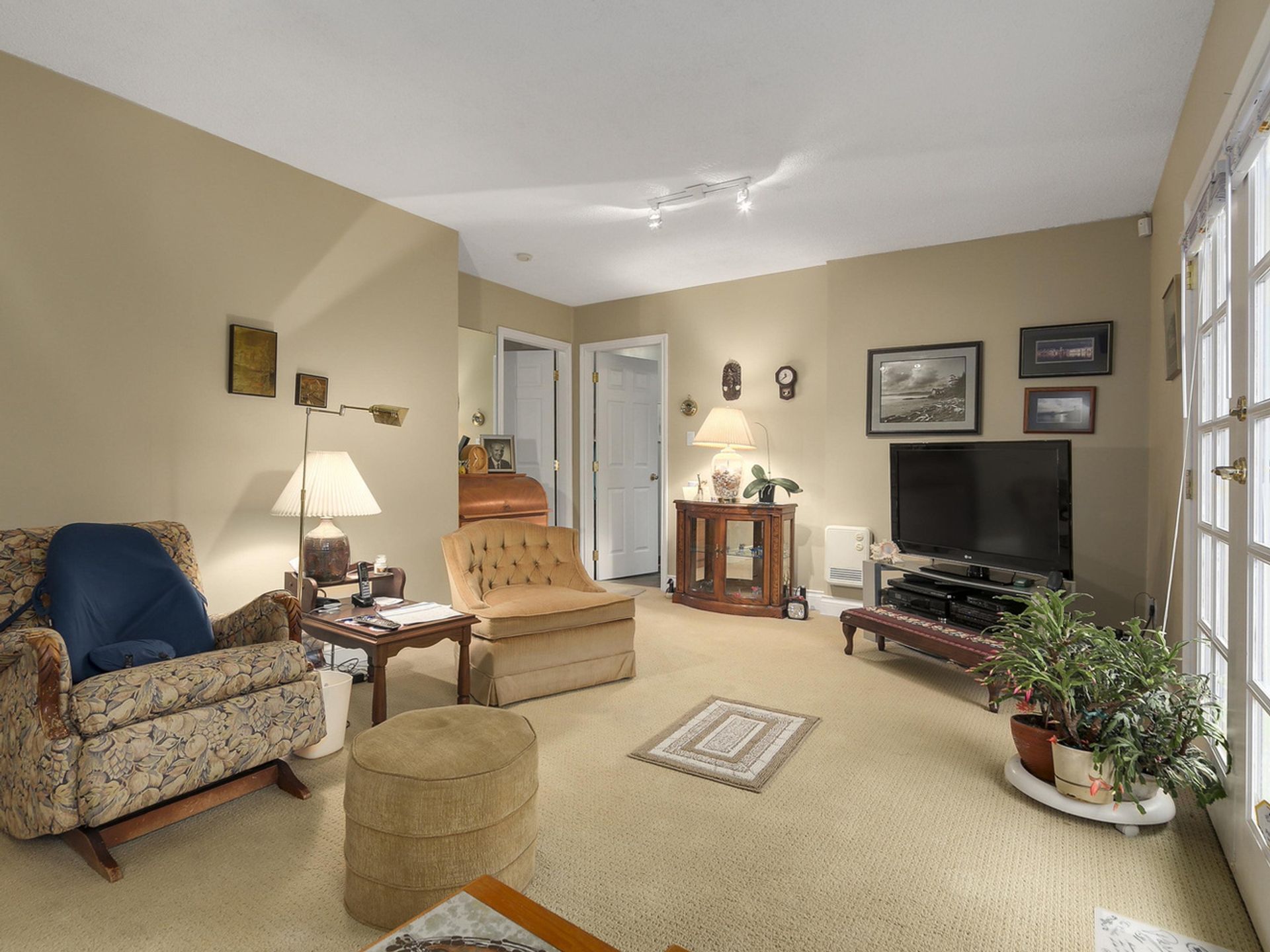 63152 at 1033 Kennedy Avenue, North Vancouver