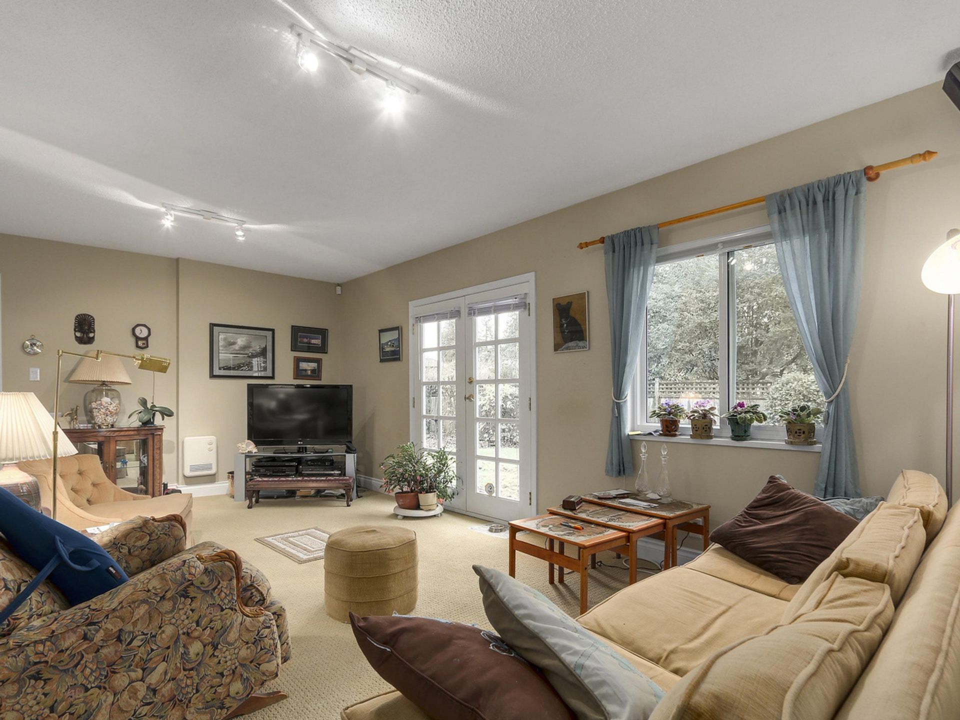 63164 at 1033 Kennedy Avenue, North Vancouver