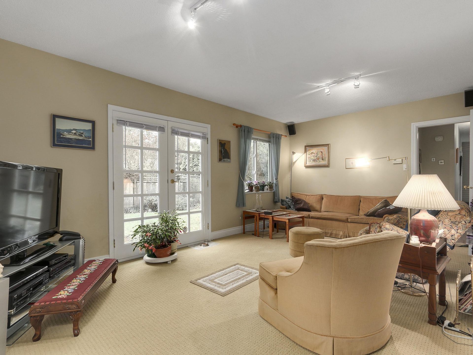 63167 at 1033 Kennedy Avenue, North Vancouver