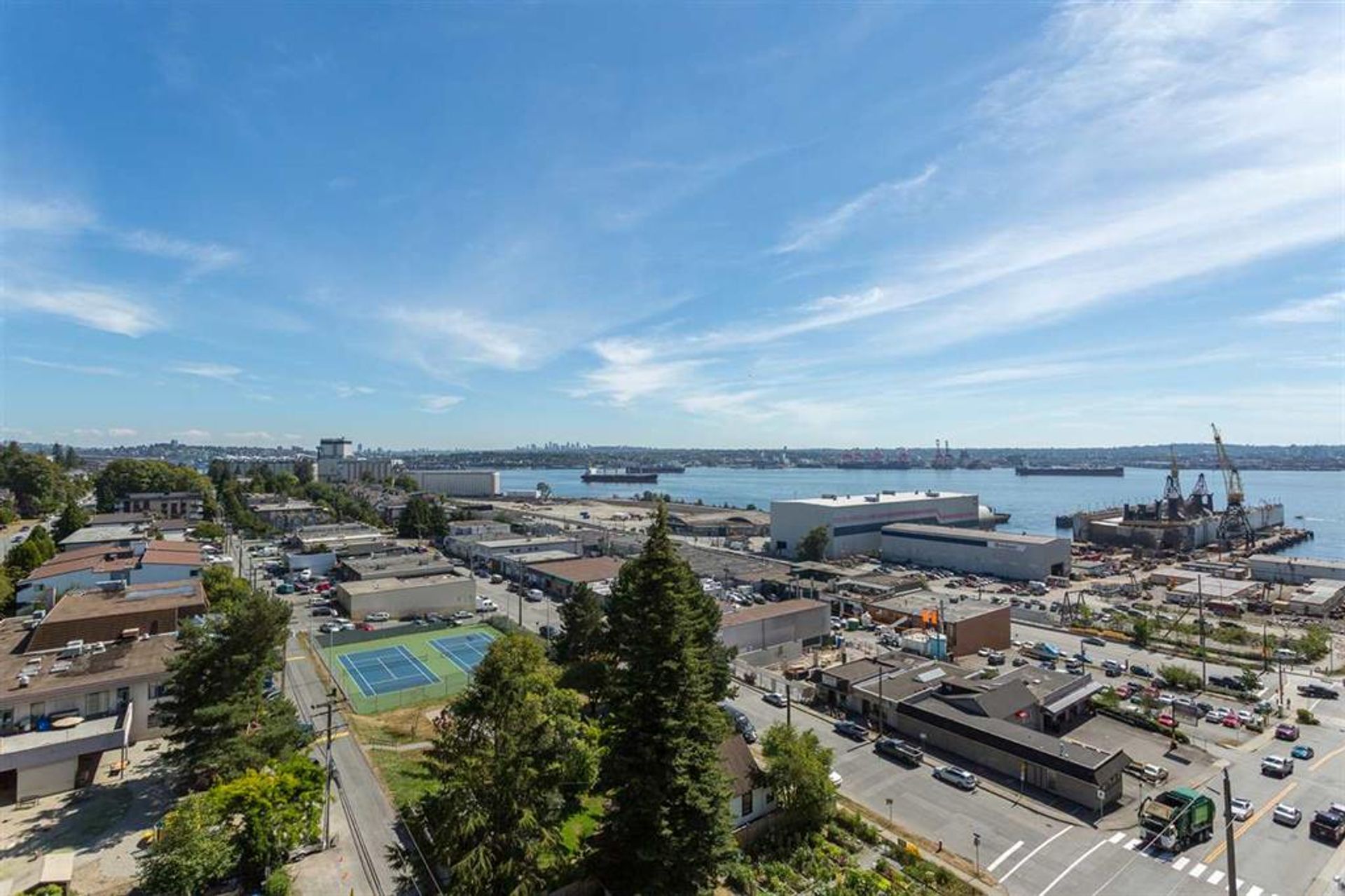 63282 at 907 - 145 St. Georges Avenue, North Vancouver