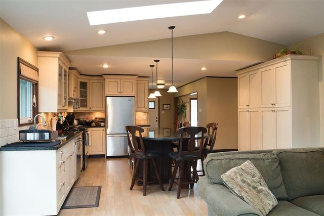 63497 at 1207 Silverwood Crescent, North Vancouver