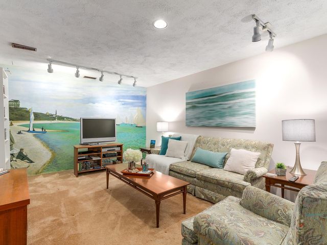 63989-1 at 1135 Montroyal Boulevard, North Vancouver