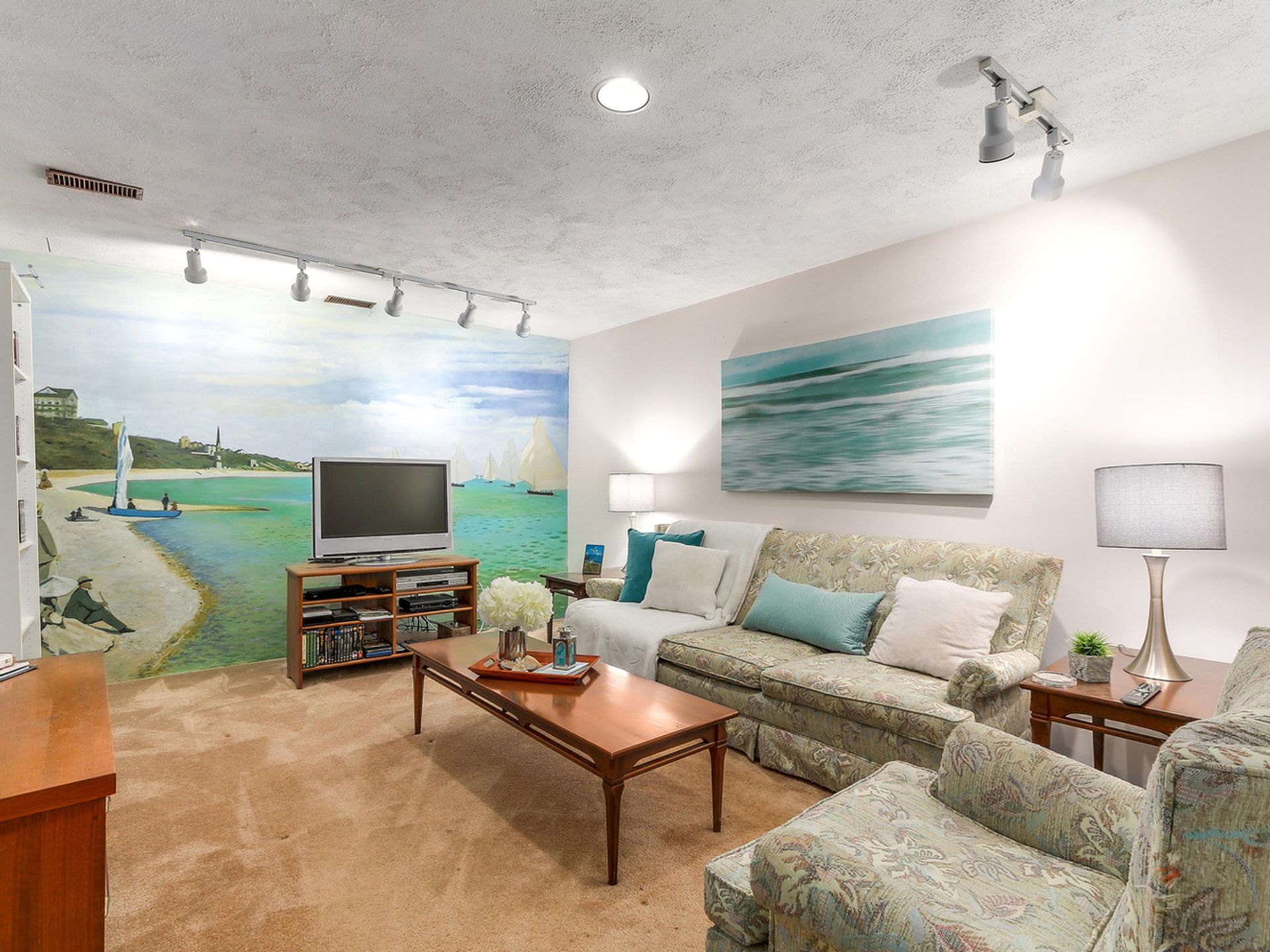 63989-1 at 1135 Montroyal Boulevard, North Vancouver