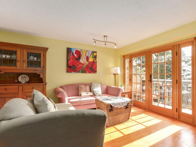 64009 at 1576 Mcnair Drive, North Vancouver