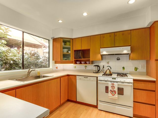 64018 at 1576 Mcnair Drive, North Vancouver