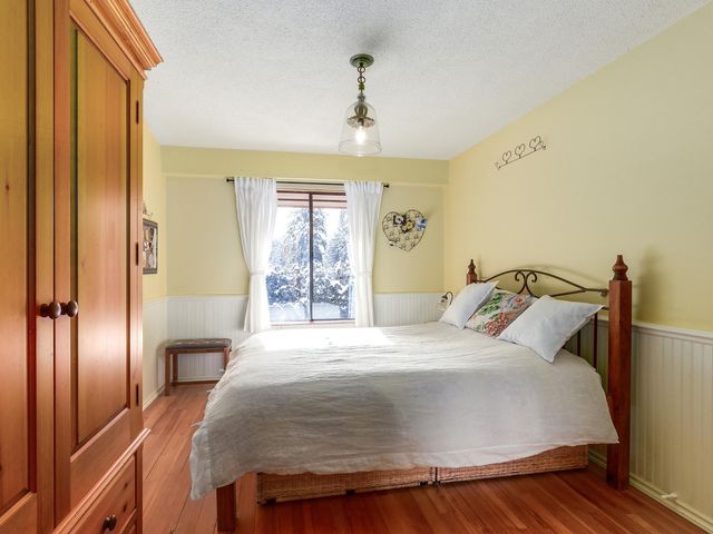 64030 at 1576 Mcnair Drive, North Vancouver
