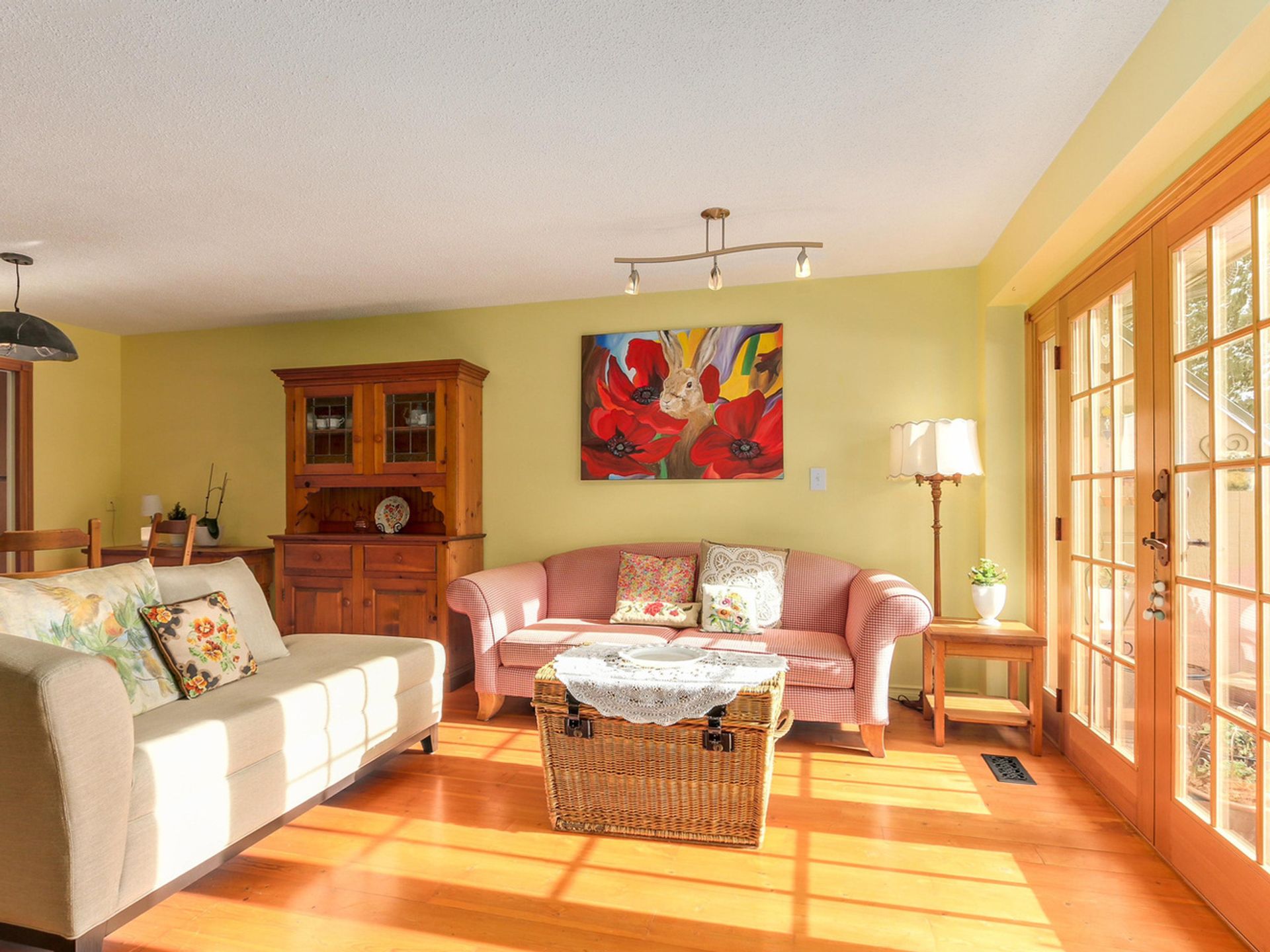 64006 at 1576 Mcnair Drive, North Vancouver