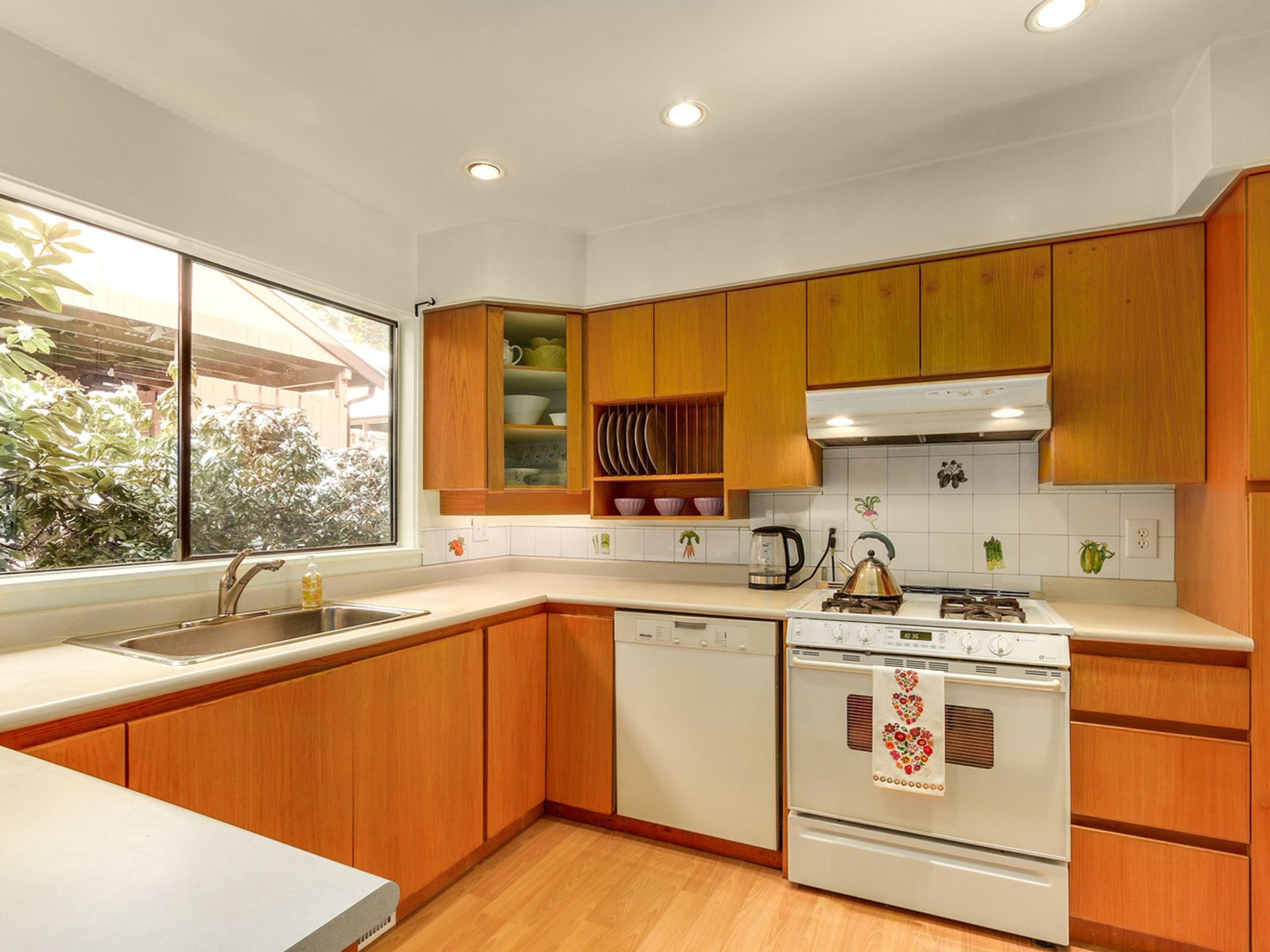 64018 at 1576 Mcnair Drive, North Vancouver