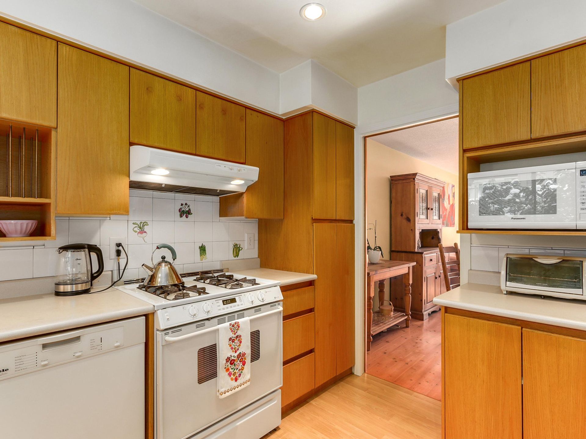 64021 at 1576 Mcnair Drive, North Vancouver