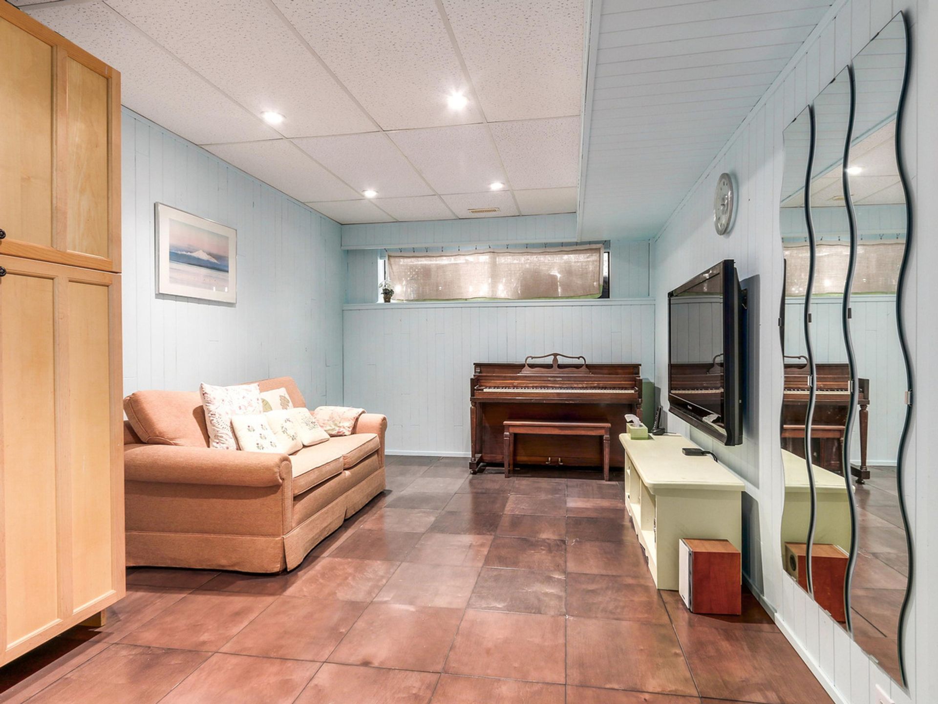 64045 at 1576 Mcnair Drive, North Vancouver