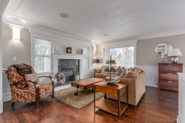 64111 at 1406 Coleman Street, North Vancouver