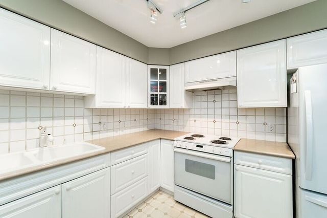 64373 at 206 - 1140 Strathaven Drive, North Vancouver