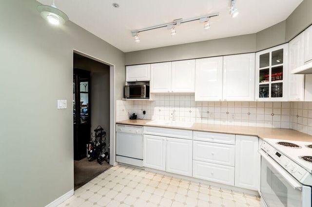 64375 at 206 - 1140 Strathaven Drive, North Vancouver