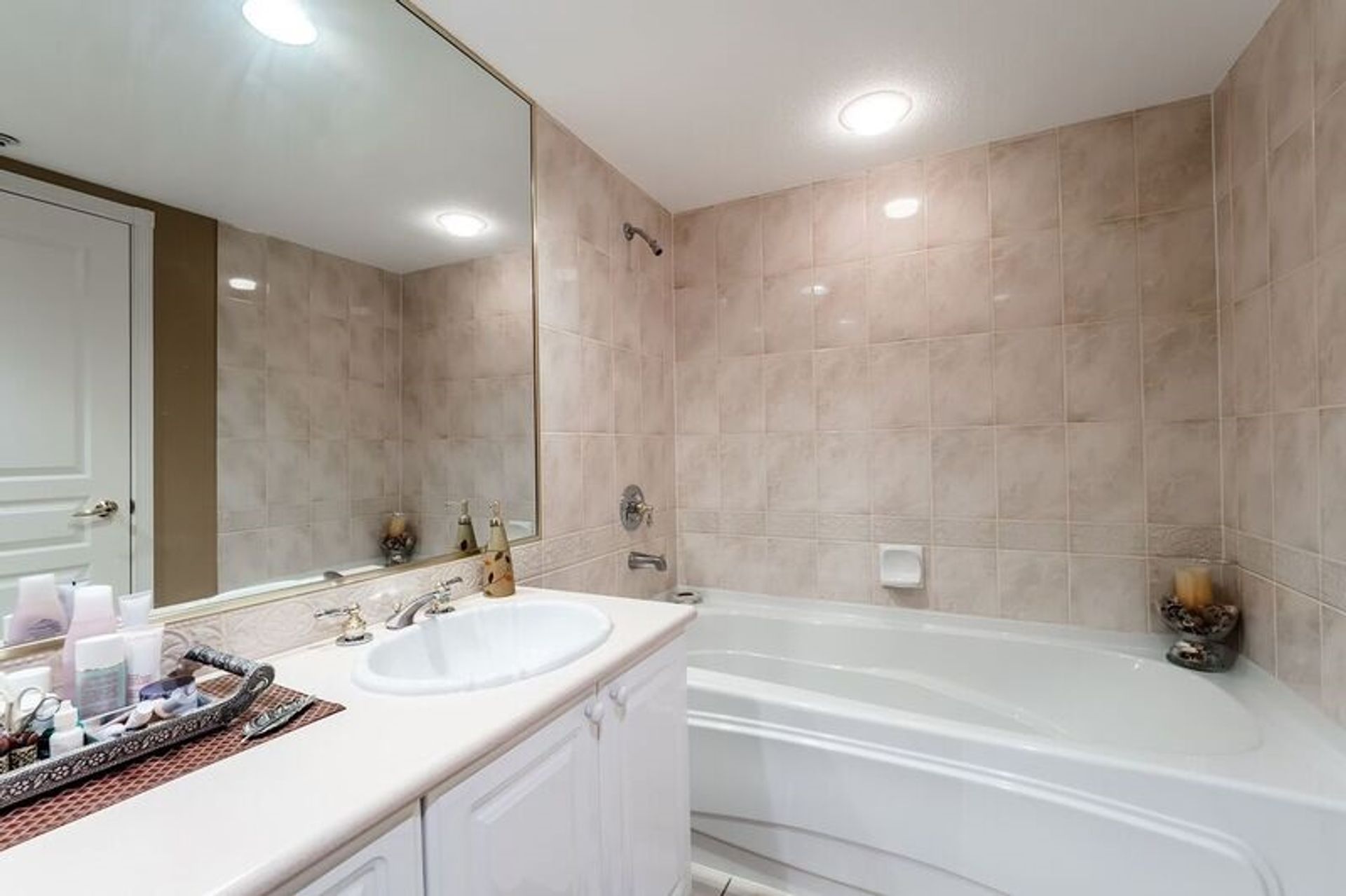 64385 at 206 - 1140 Strathaven Drive, North Vancouver