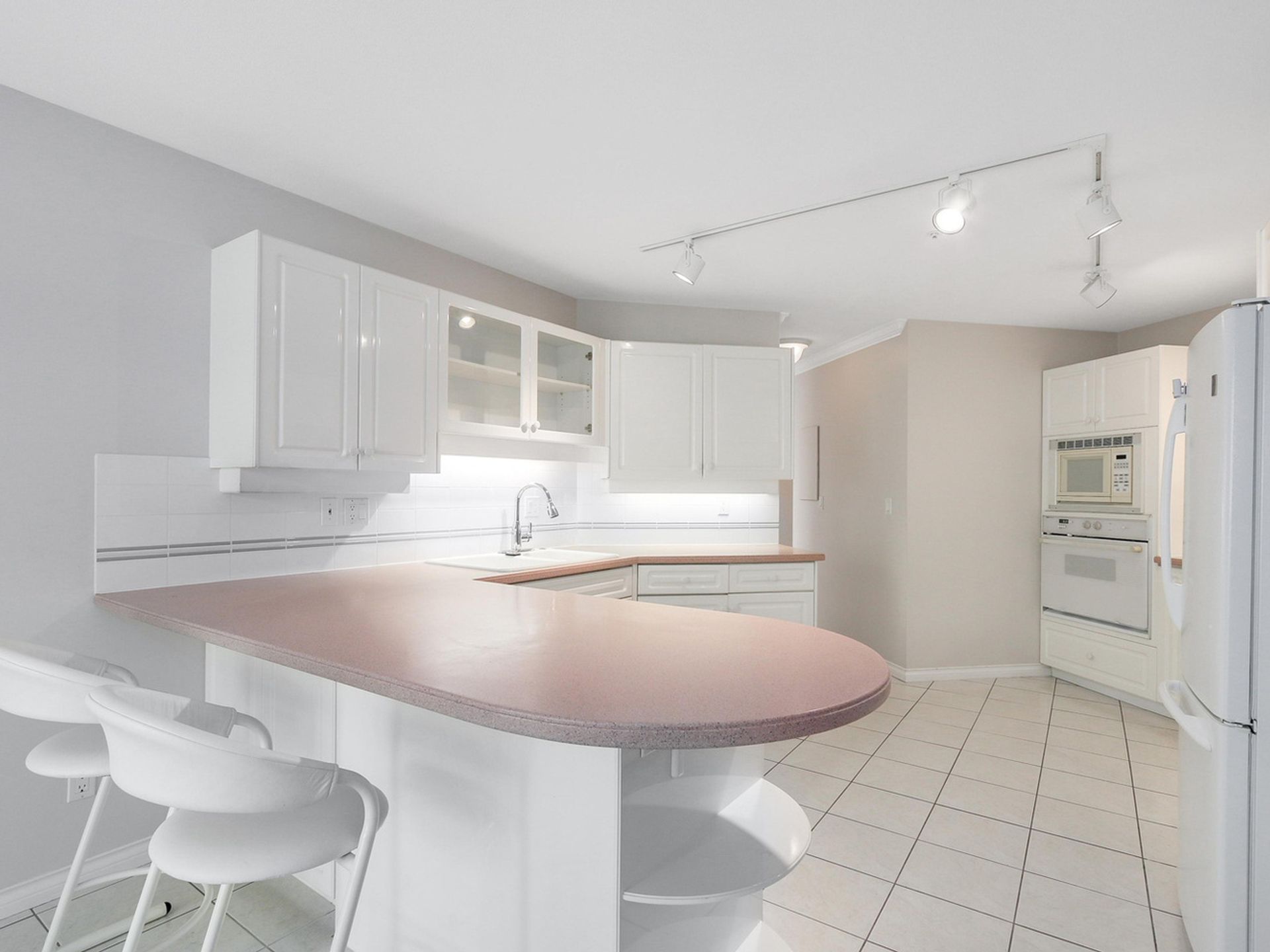 64445 at 303 - 3288 Capilano Crescent, North Vancouver