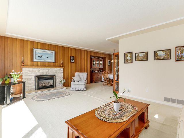 64668 at 834 16th Street E, North Vancouver