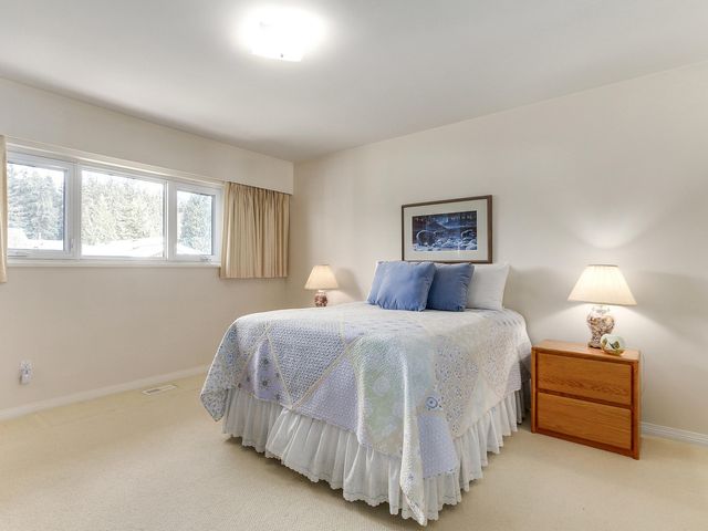 64695 at 834 16th Street E, North Vancouver