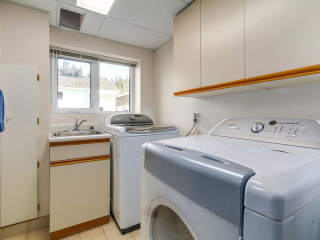 64710 at 834 16th Street E, North Vancouver