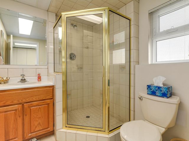 64713 at 834 16th Street E, North Vancouver