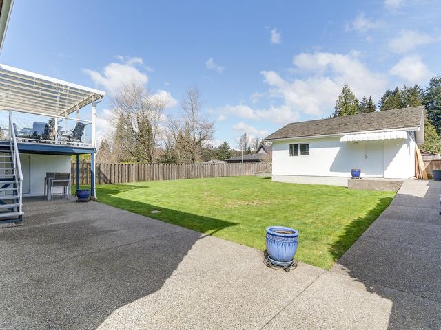 64716 at 834 16th Street E, North Vancouver