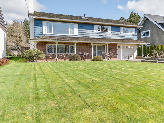 64722 at 834 16th Street E, North Vancouver