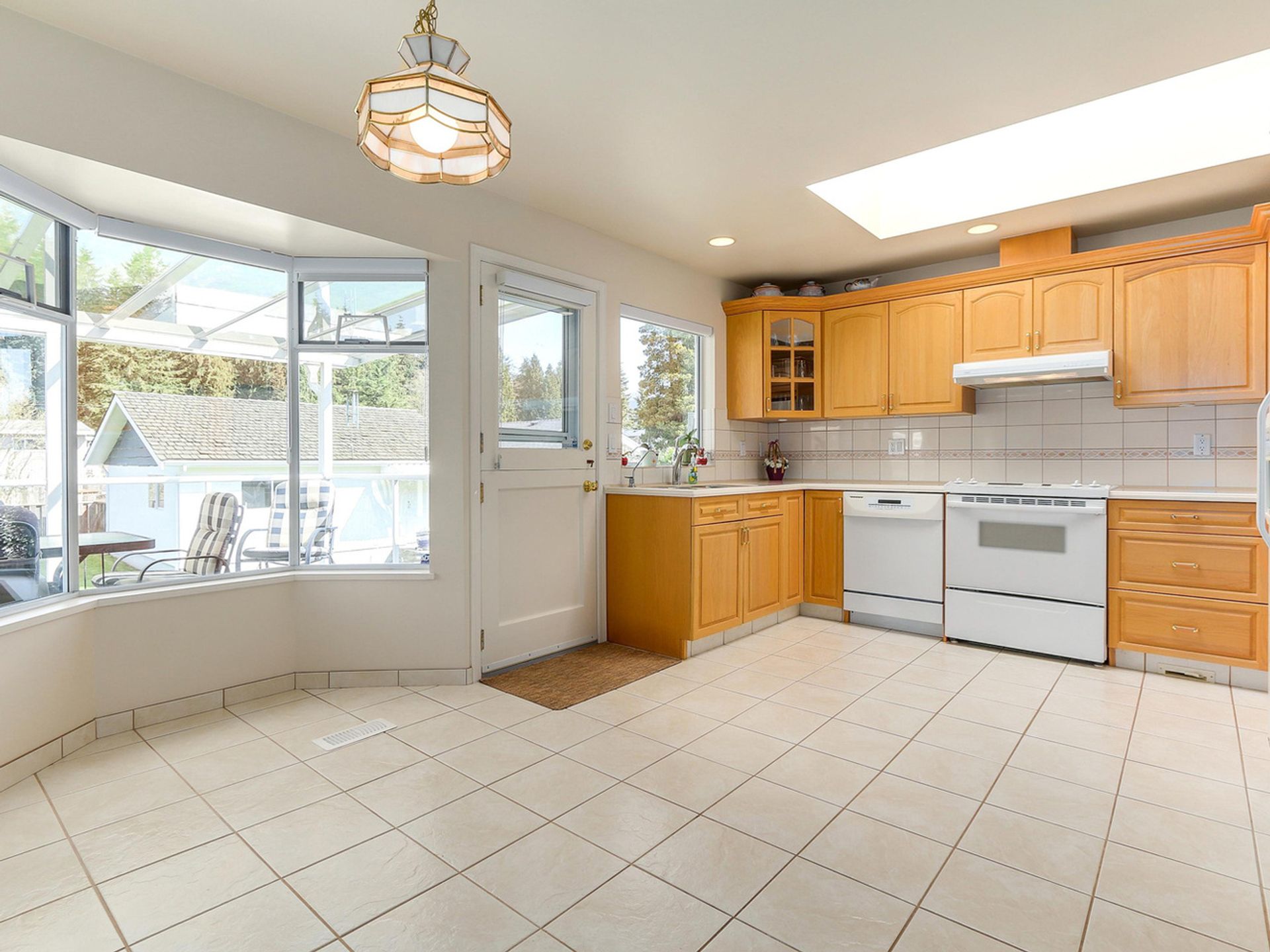 64673 at 834 16th Street E, North Vancouver